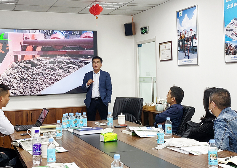 华中科技大学、中南大学一行莅临金莎9001zz以诚为本生产基地会谈.jpg 华中科技大学、中南大学一行莅临金莎9001zz以诚为本生产基地会谈